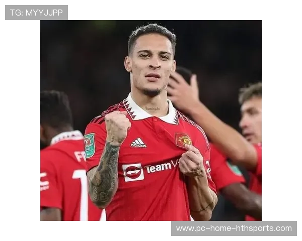 曼联边路形成人数优势,拉什福德劲射爆框 曼联边路形成人数优势,拉什福德劲射爆框