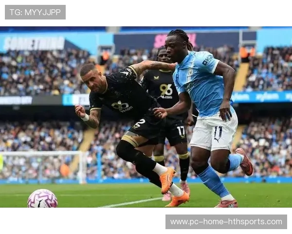 曼城不断制造空当，多库抽射被门将神勇化解